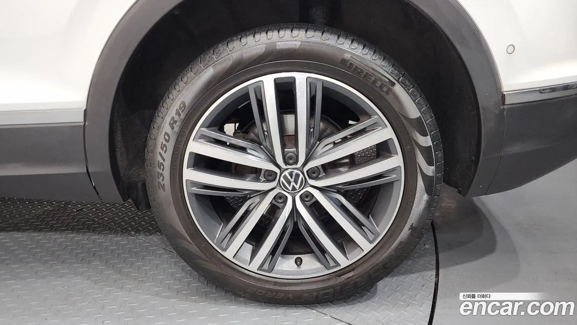 Volkswagen Tiguan — фото 9