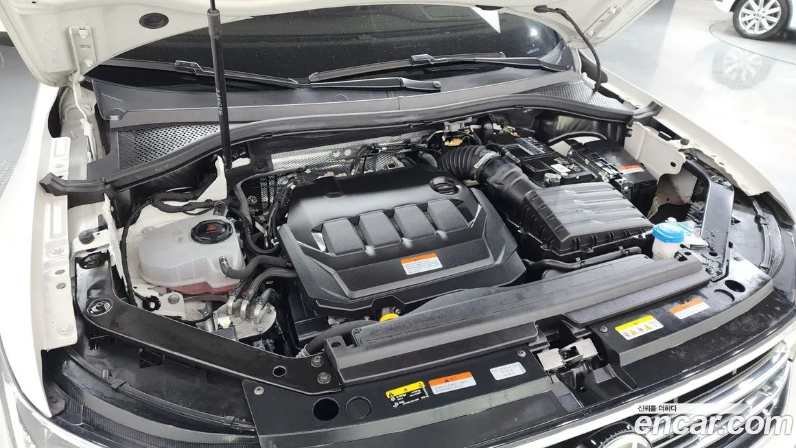 Volkswagen Tiguan — фото 8