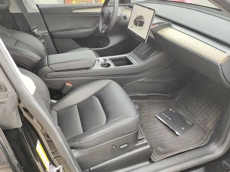 Tesla Model Y — фото 7