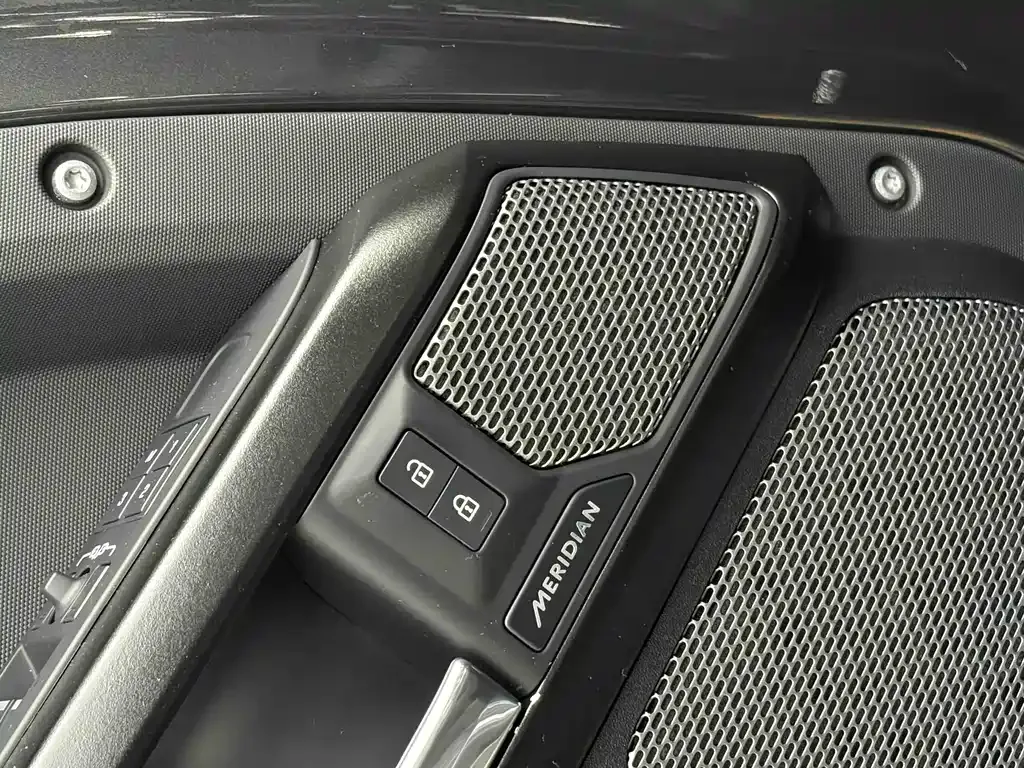 Land Rover Defender — фото 10