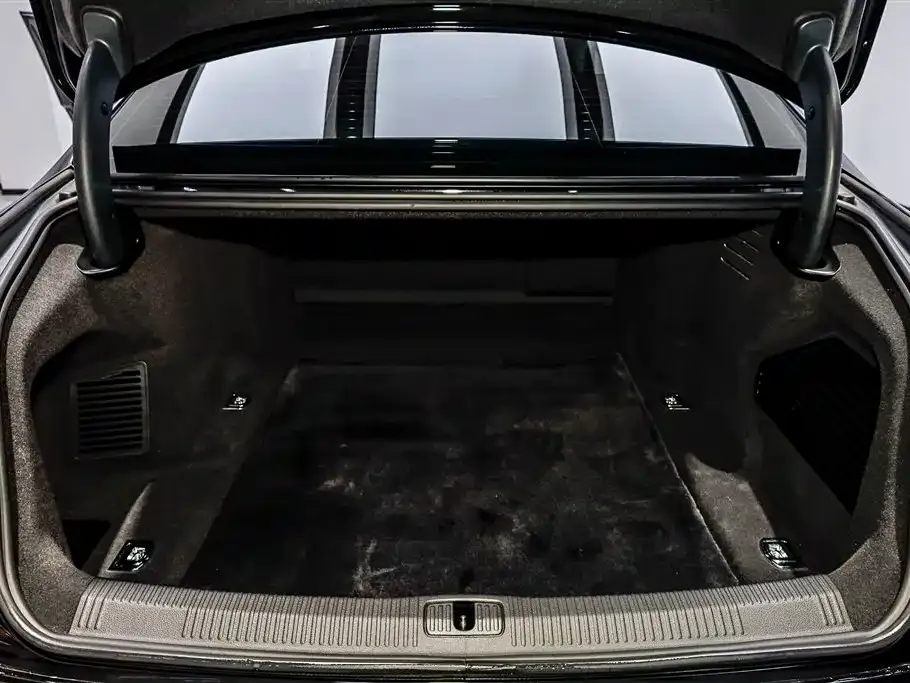 Audi A8 — фото 4