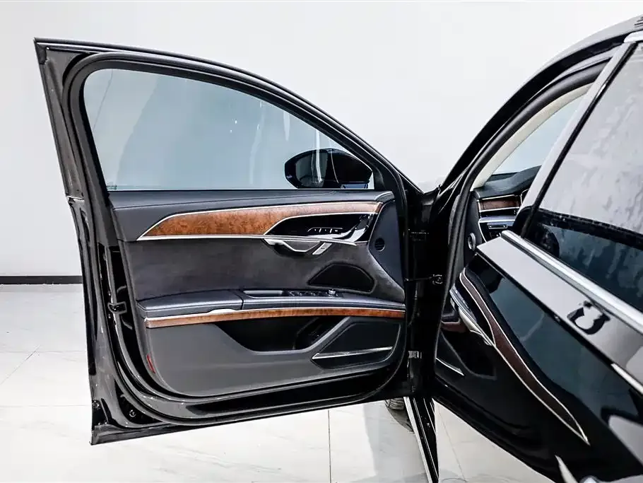 Audi A8 — фото 8