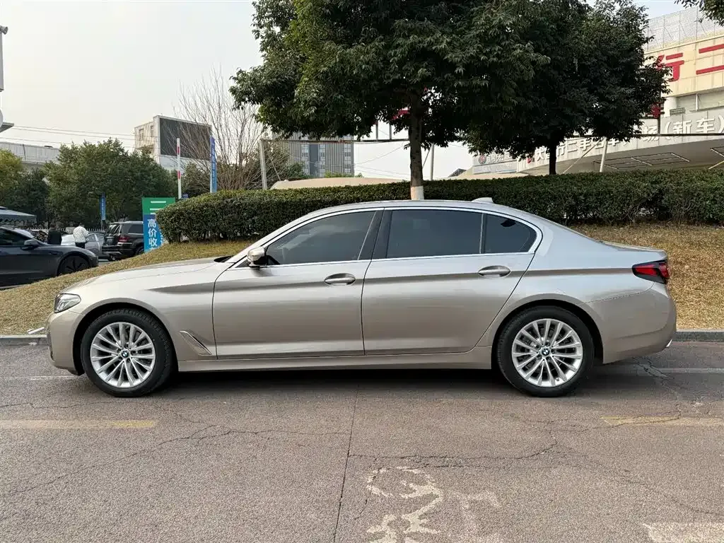 BMW 5 Series — фото 9