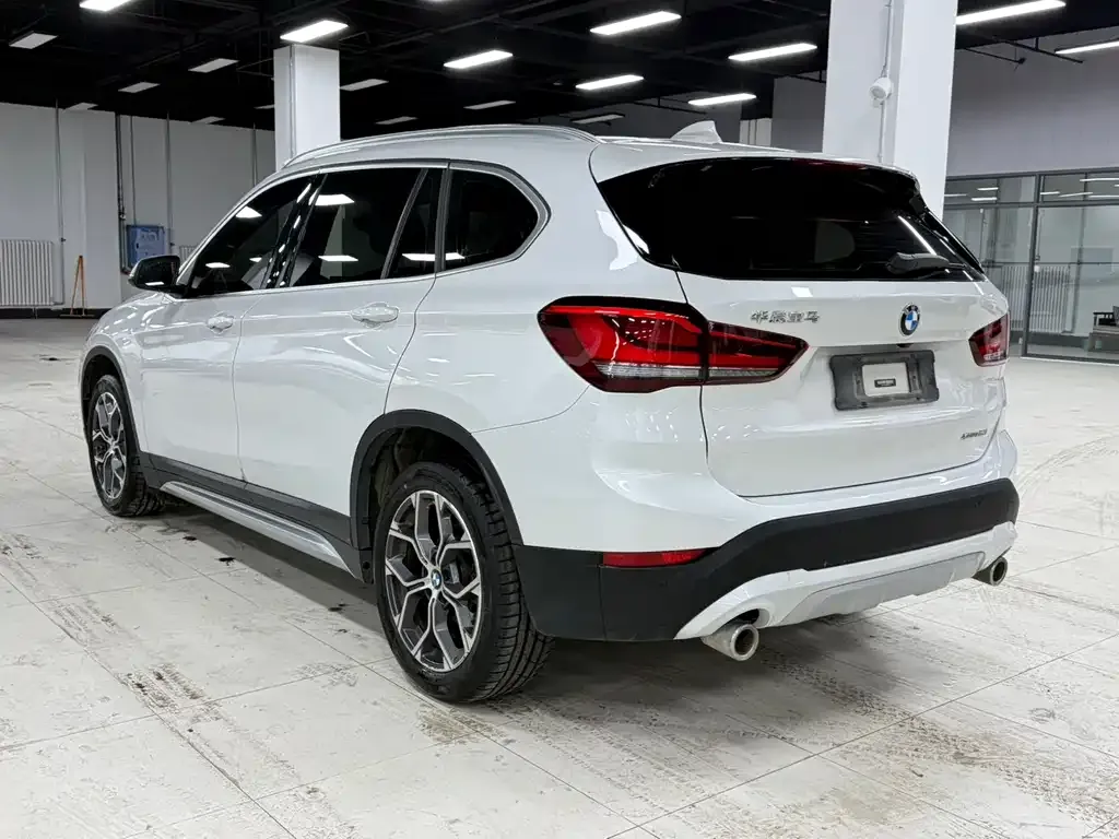 BMW X1 — фото 8
