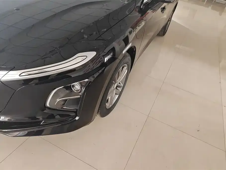 Hongqi E-QM5 2025 из CN, фото 6