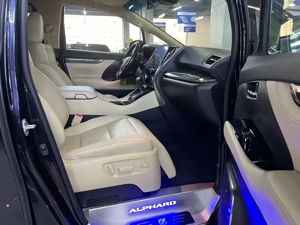 Toyota Alphard 2022 из CN, фото 3