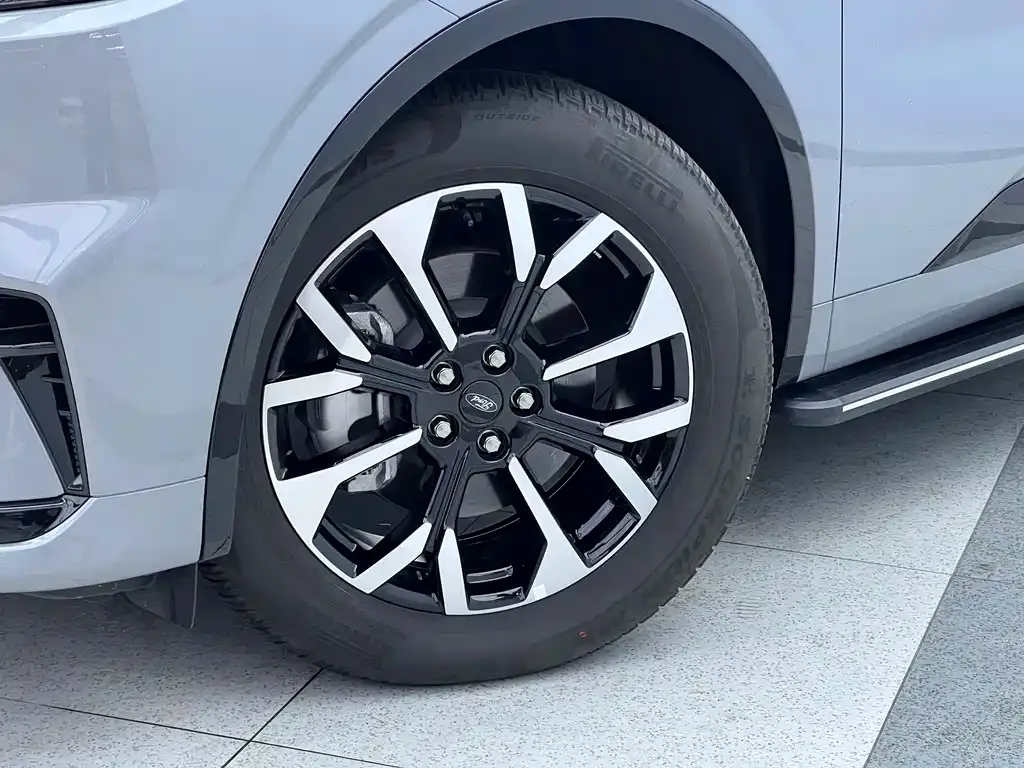 Ford Edge — фото 6