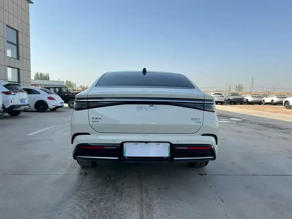 BYD Seal 07 DM-i 2026 из CN, фото 2