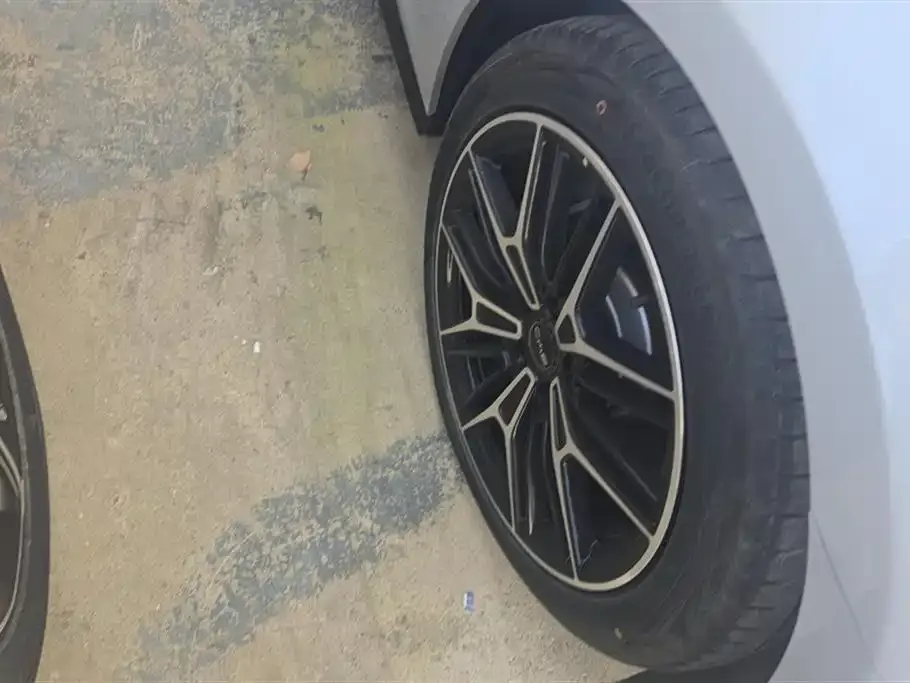 BYD Seal — фото 10