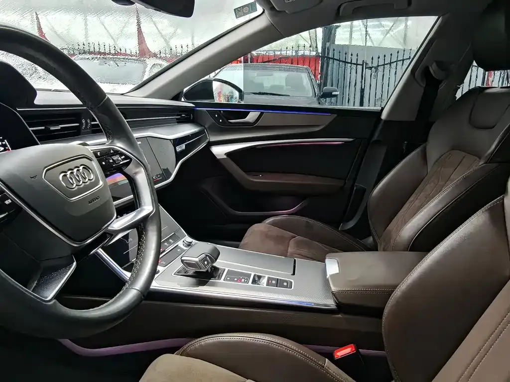 Audi A7L 2023 из CN, фото 10