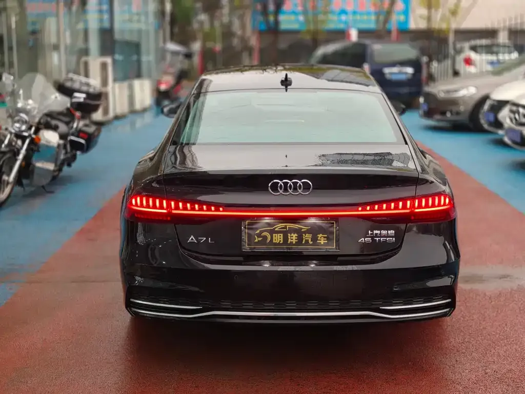 Audi A7L 2023 из CN, фото 9
