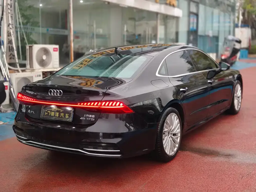 Audi A7L 2023 из CN, фото 3