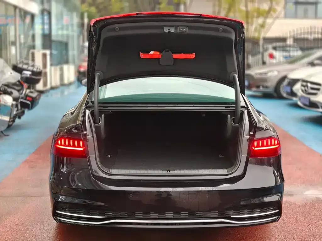 Audi A7L 2023 из CN, фото 8