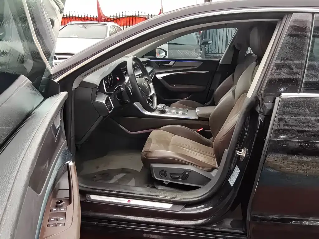 Audi A7L 2023 из CN, фото 4