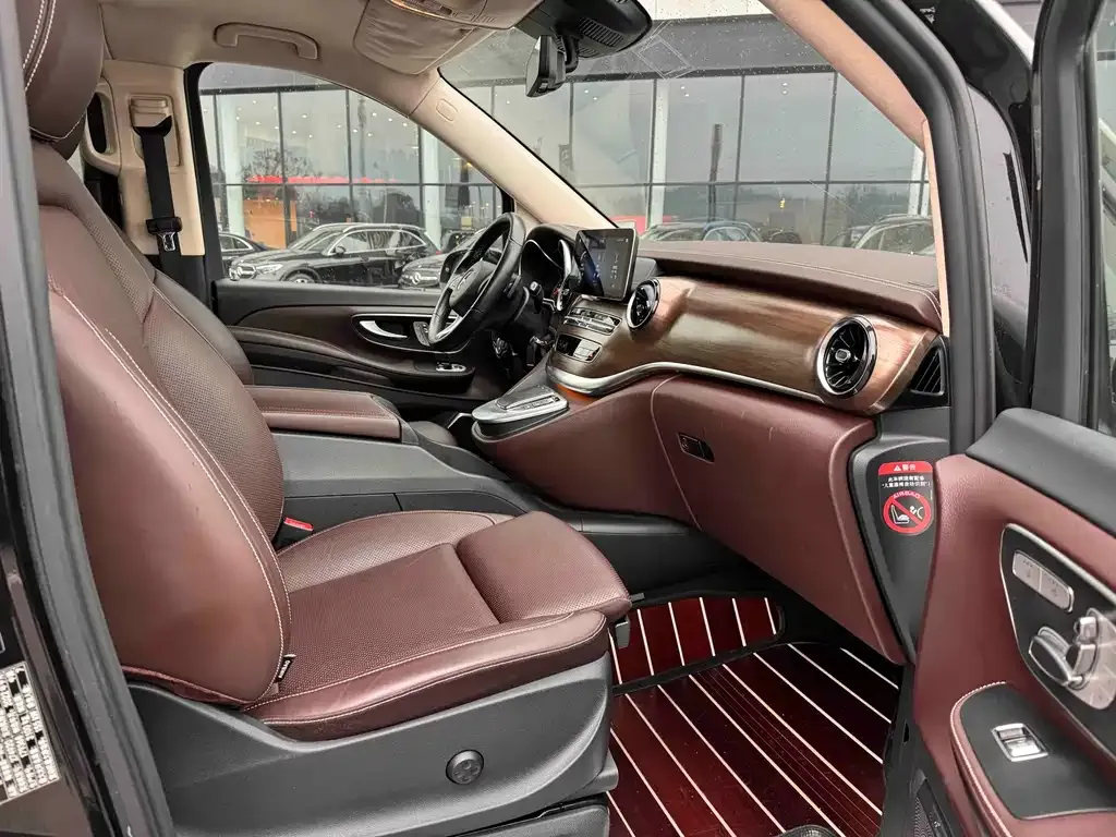 Mercedes-Benz V-Class 2023 из CN, фото 2