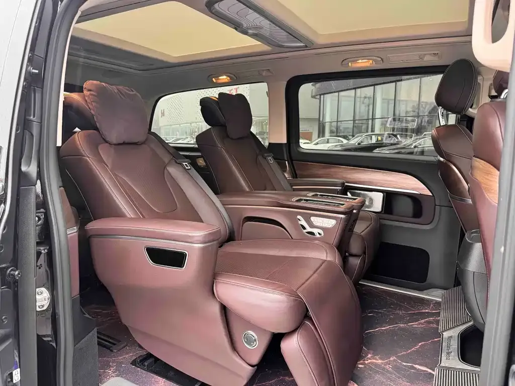 Mercedes-Benz V-Class 2023 из CN, фото 4