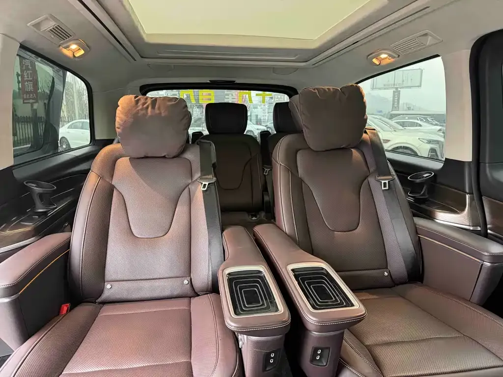 Mercedes-Benz V-Class 2023 из CN, фото 5