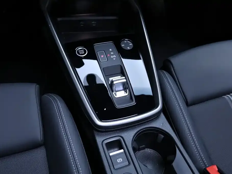 Audi A3 2024 из CN, фото 5