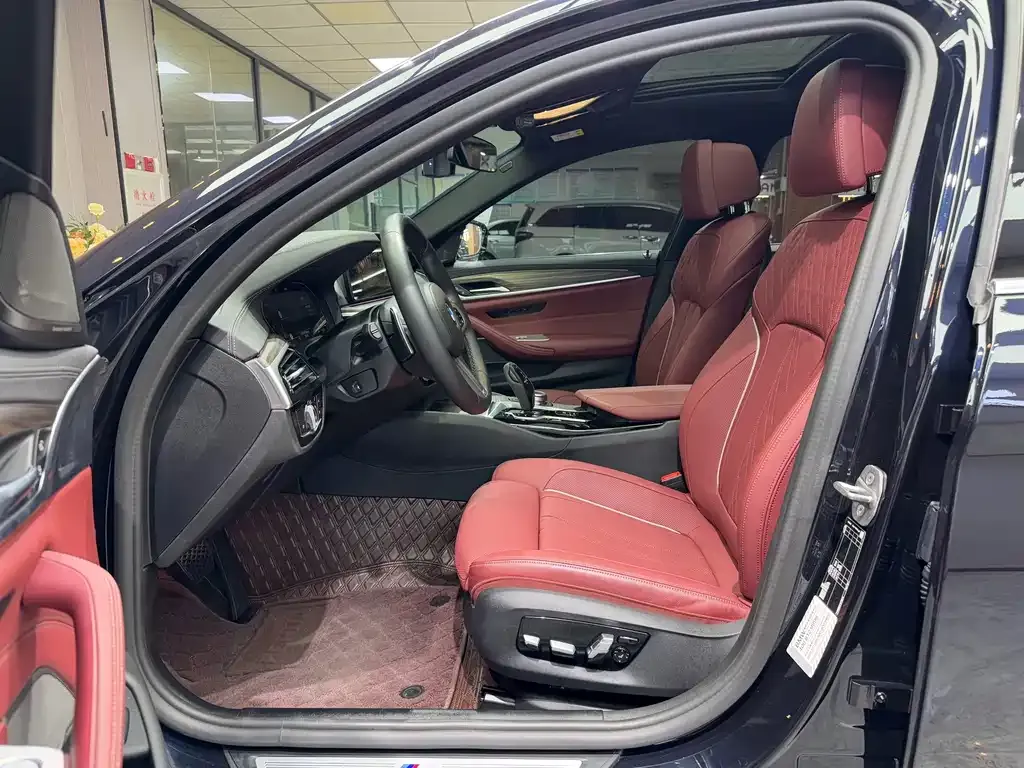 BMW 5 Series 2022 из CN, фото 5