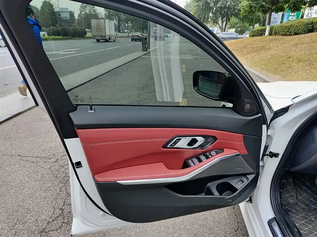 BMW 3 Series 2024 из CN, фото 7