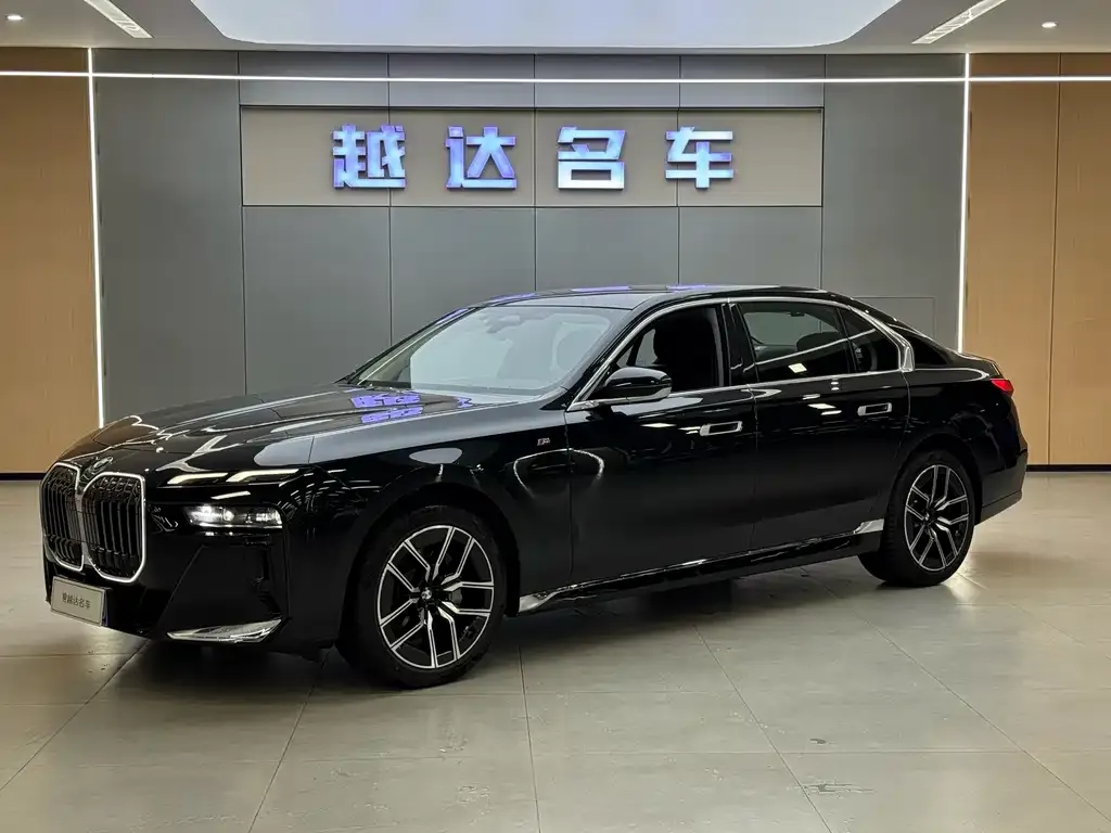 BMW 7 Series — фото 1