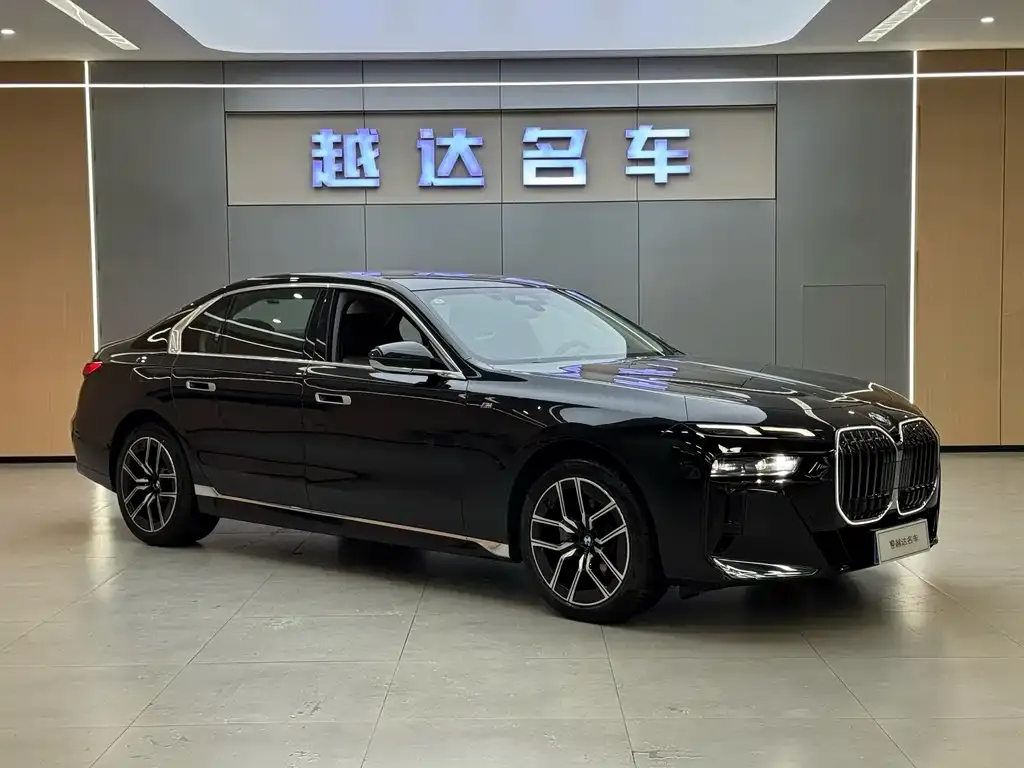 BMW 7 Series — фото 10