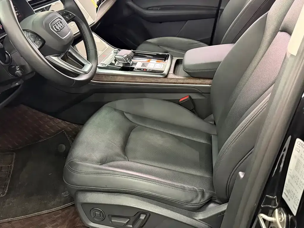 Audi Q7 2023 из CN, фото 9
