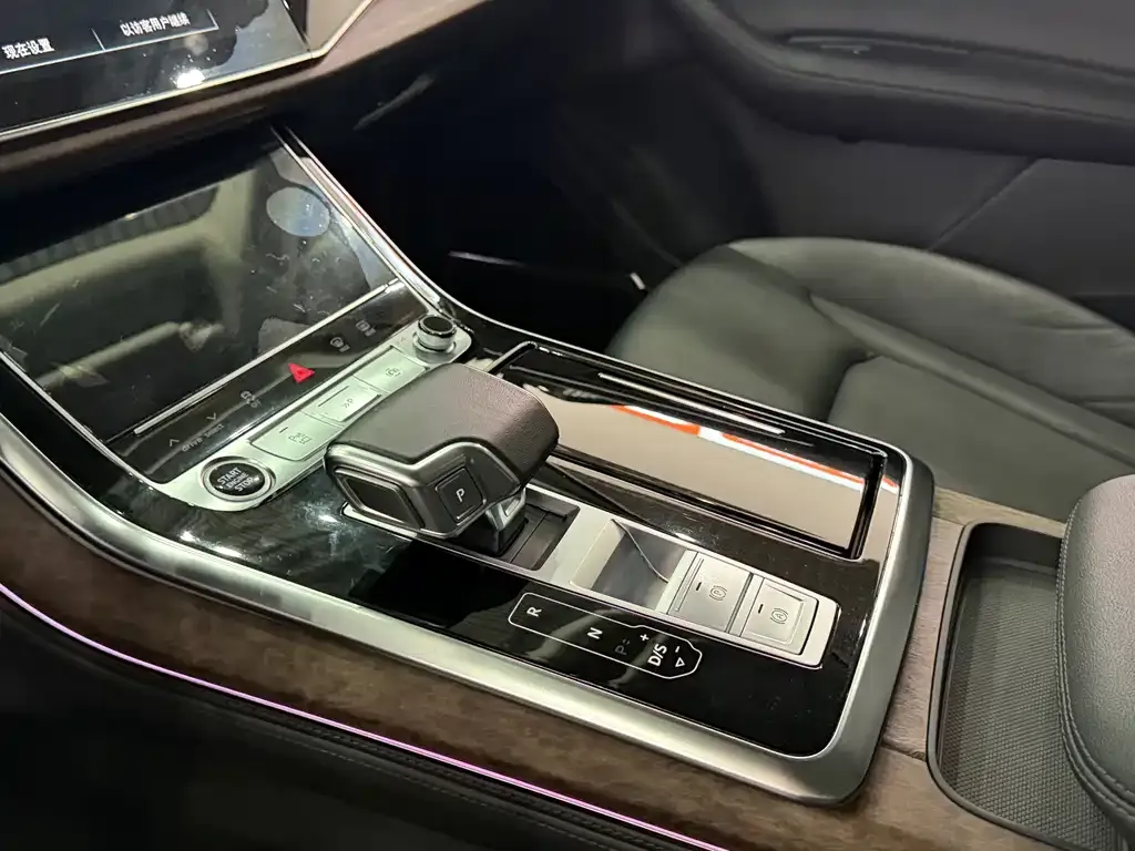 Audi Q7 2023 из CN, фото 10