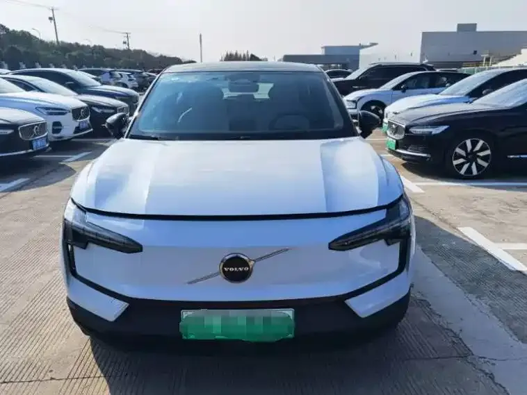 Volvo EX30 2024 из CN, фото 6