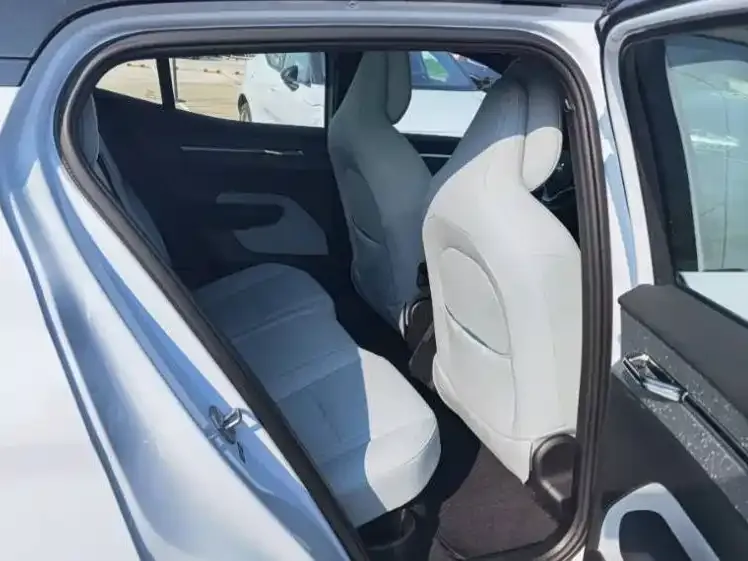 Volvo EX30 2024 из CN, фото 5