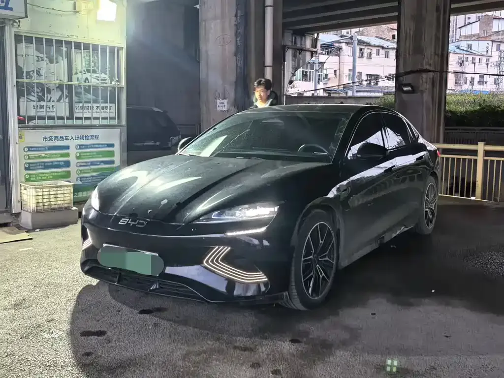 BYD Seal — фото 1