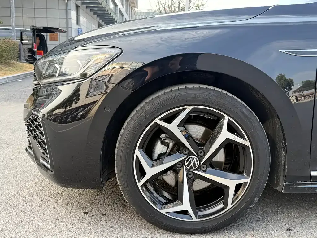 Volkswagen Passat 2023 из CN, фото 8