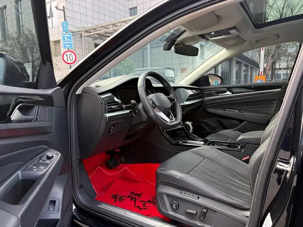 Volkswagen Passat 2023 из CN, фото 5