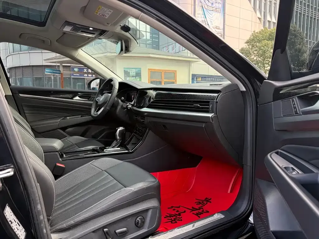 Volkswagen Passat 2023 из CN, фото 3