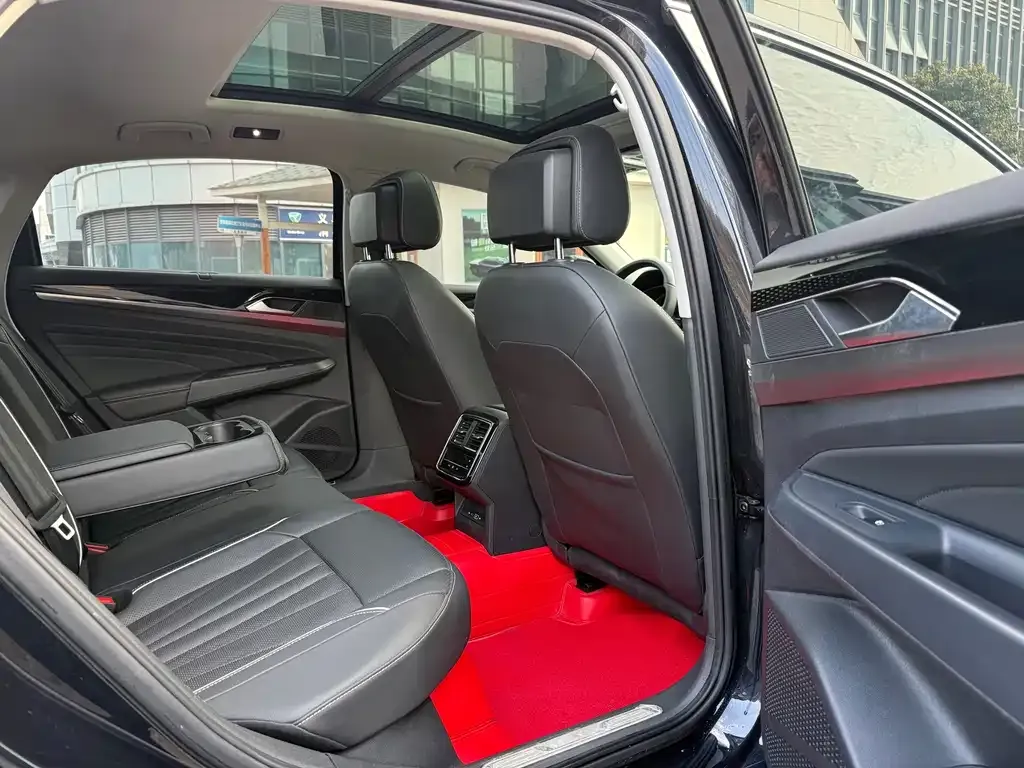 Volkswagen Passat 2023 из CN, фото 9