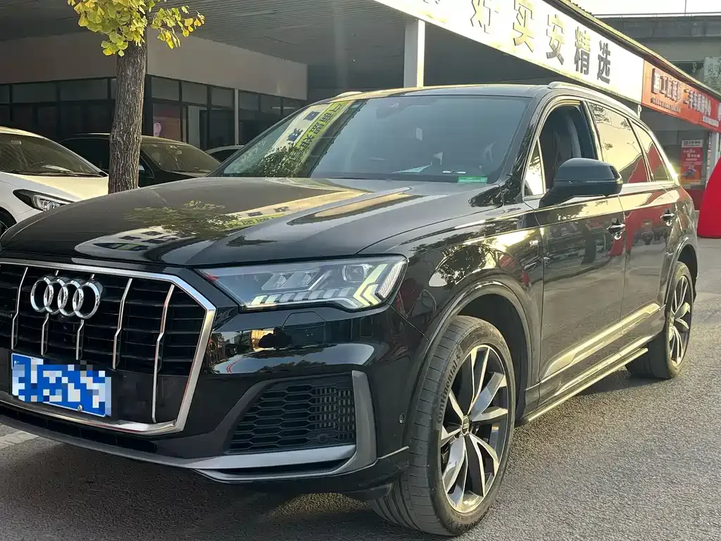 Audi Q7 — фото 1
