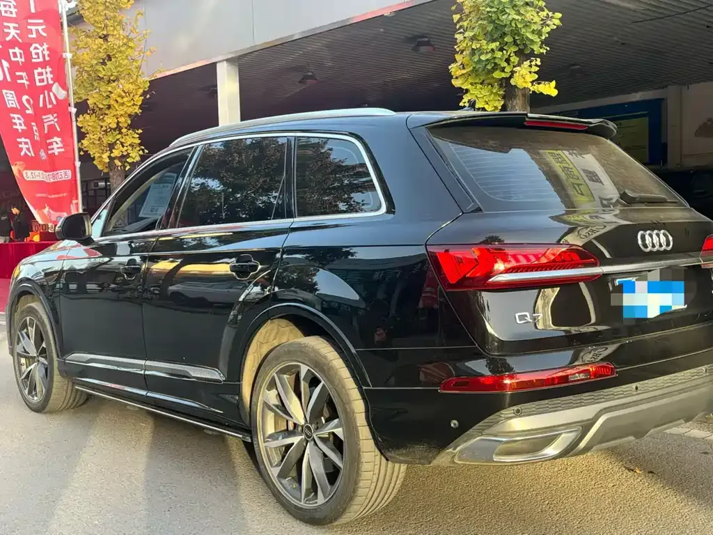 Audi Q7 — фото 10