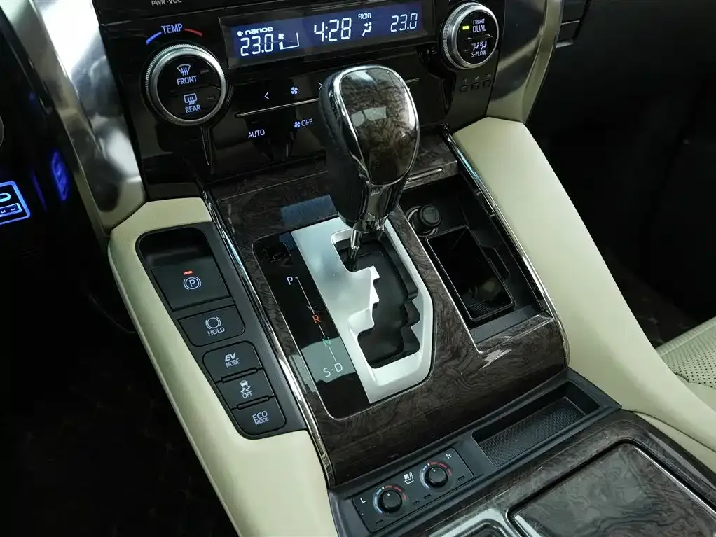 Toyota Alphard 2023 из CN, фото 10