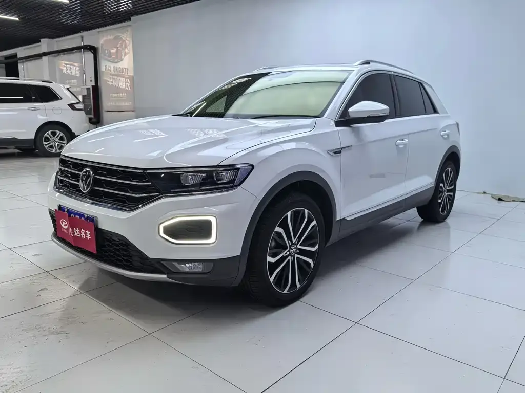 Volkswagen T-Roc — фото 1