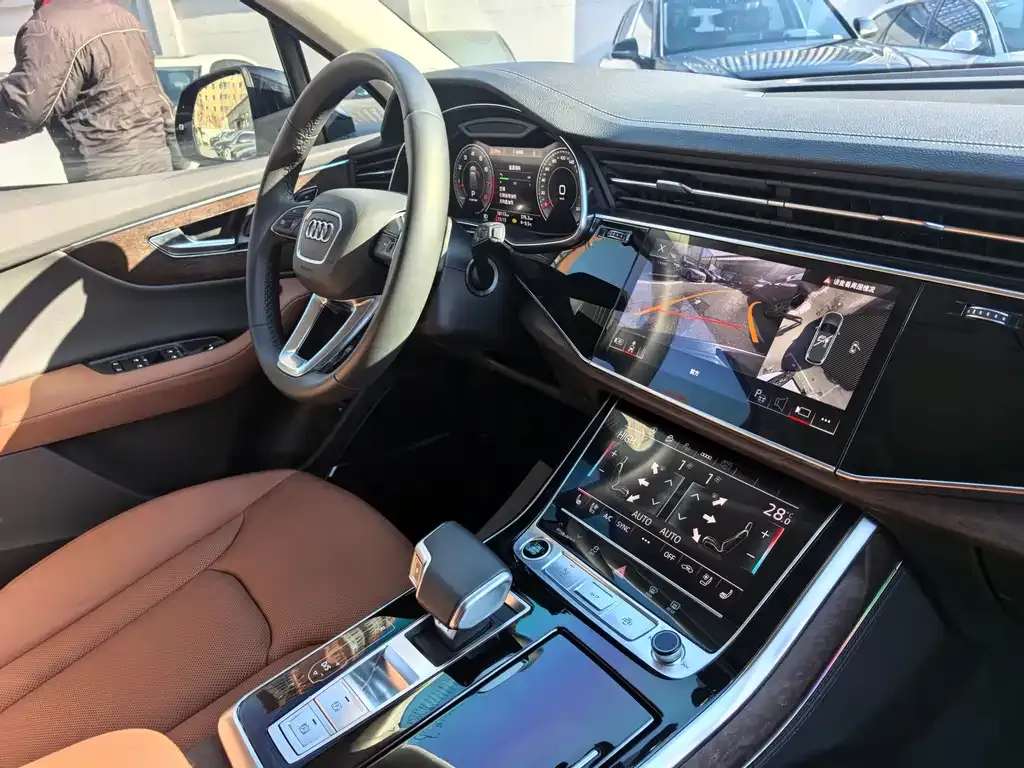 Audi Q7 2023 из CN, фото 6