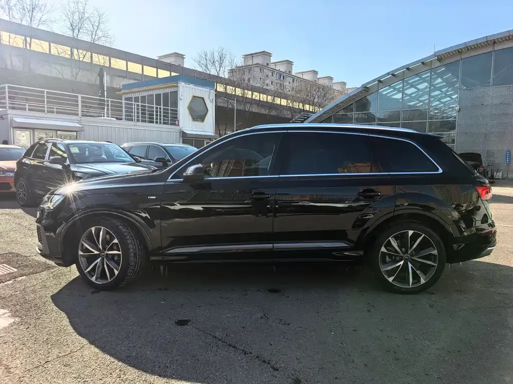 Audi Q7 2023 из CN, фото 7