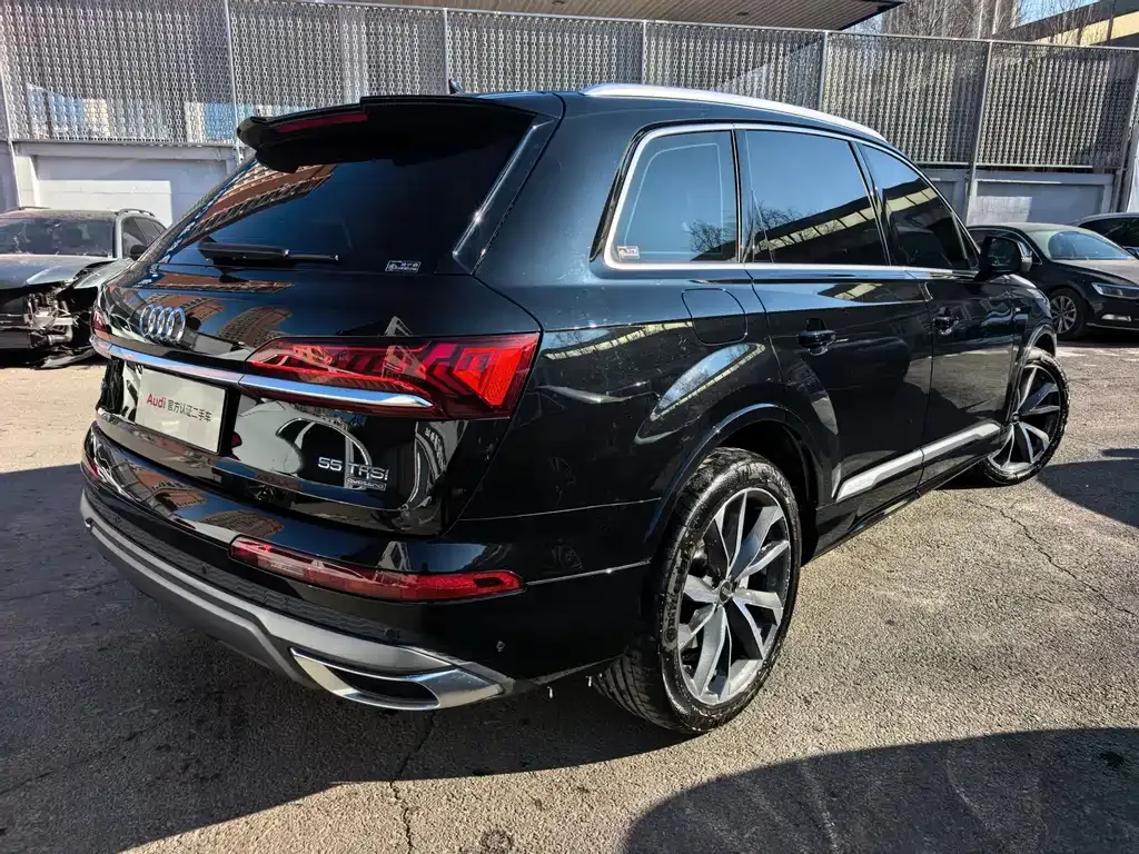 Audi Q7 2023 из CN, фото 10