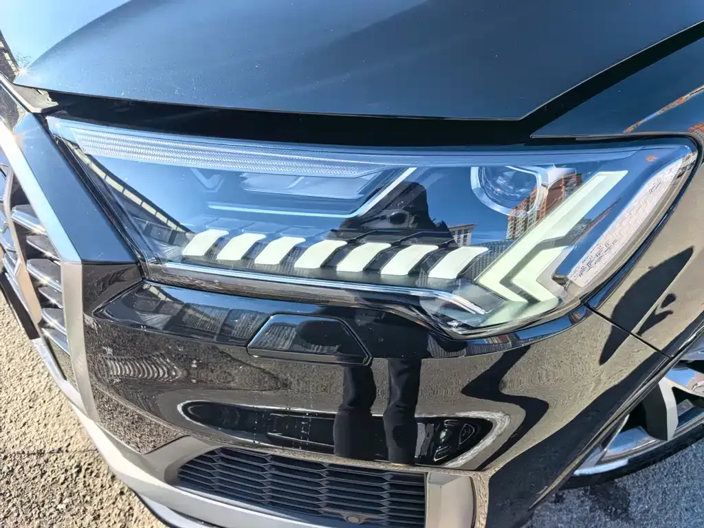 Audi Q7 2023 из CN, фото 2