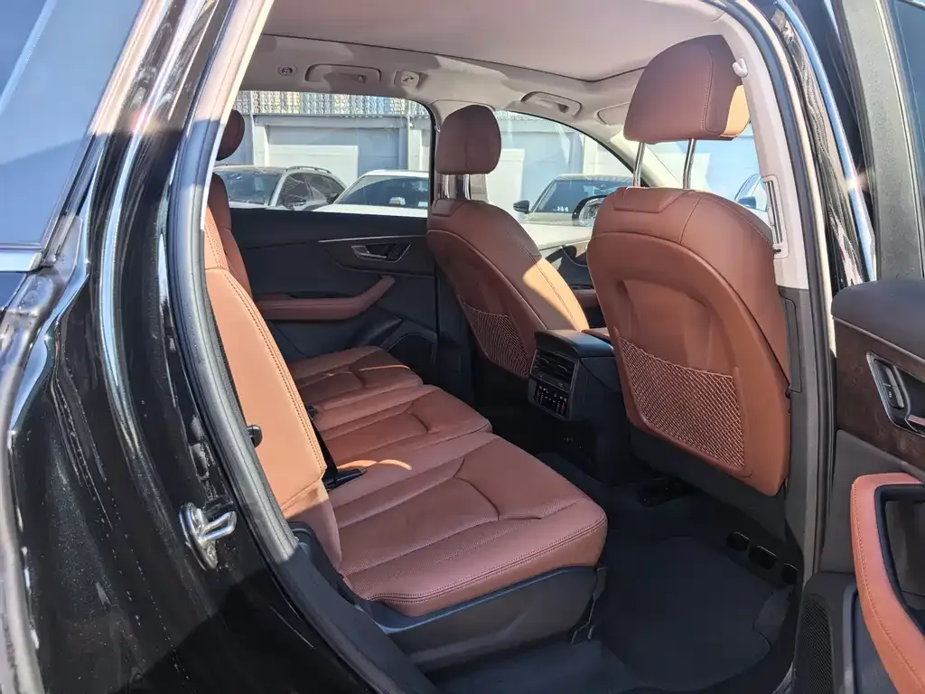 Audi Q7 2023 из CN, фото 4