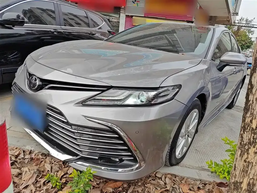 Toyota Camry — фото 2