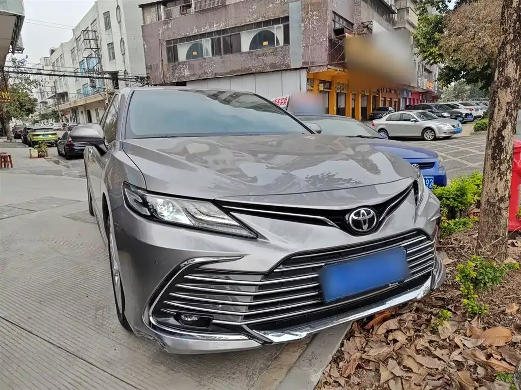 Toyota Camry — фото 4