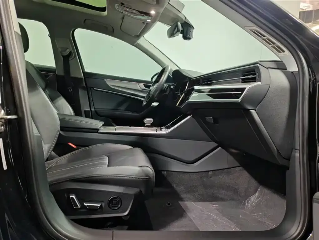 Audi A6L 2023 из CN, фото 2