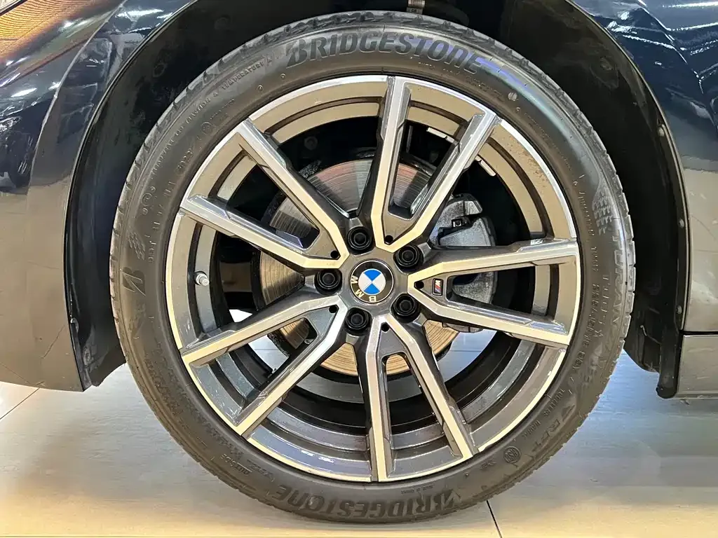 BMW 3 Series 2024 из CN, фото 2