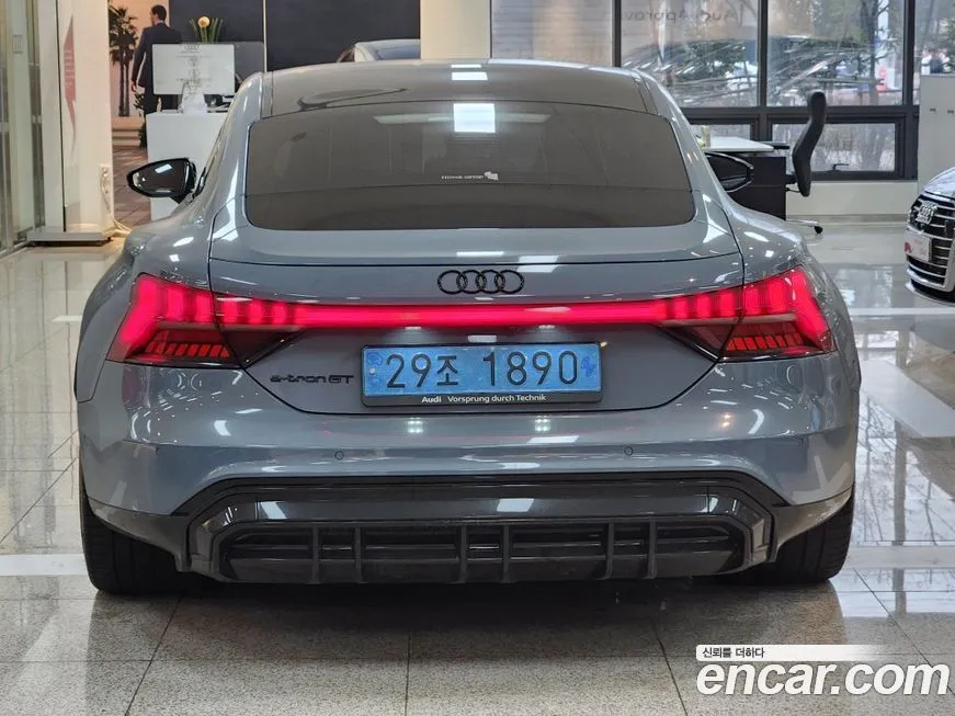 Audi e-tron GT 2023 из KR, фото 5