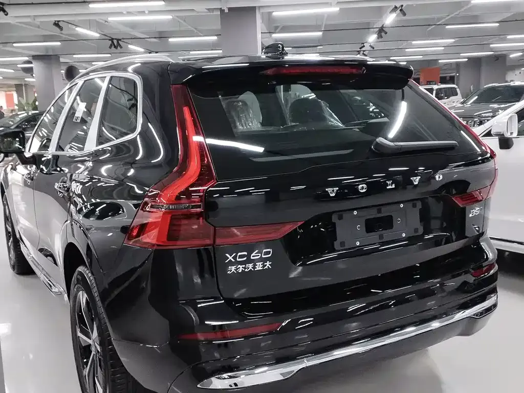 Volvo XC60 — фото 6